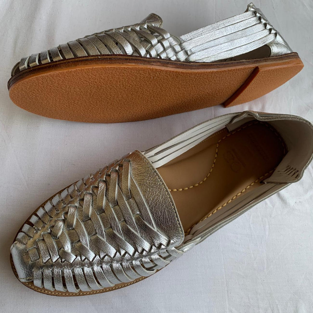 Handmade Mexican leather Huarache sandals by TAILOR LEATHER with woven straps and open-toe design.